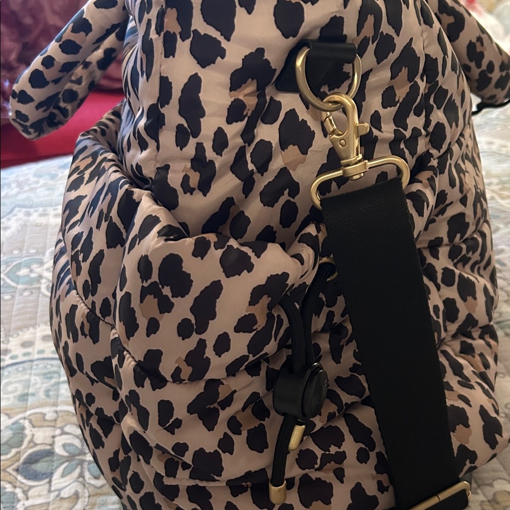 Itzy Ritzy Leopard Pattern Weekender Bag - image 7